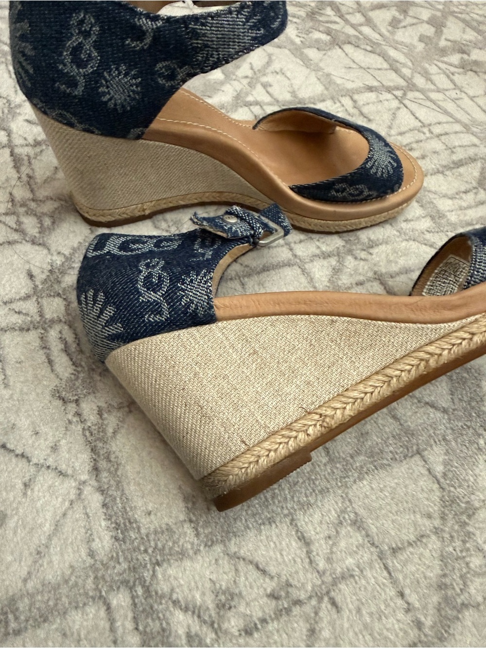 UGG Atasha Denim Wedge Sandals Size 8 Logo Jacquard Comfort Espadrille - Picture 7 of 10